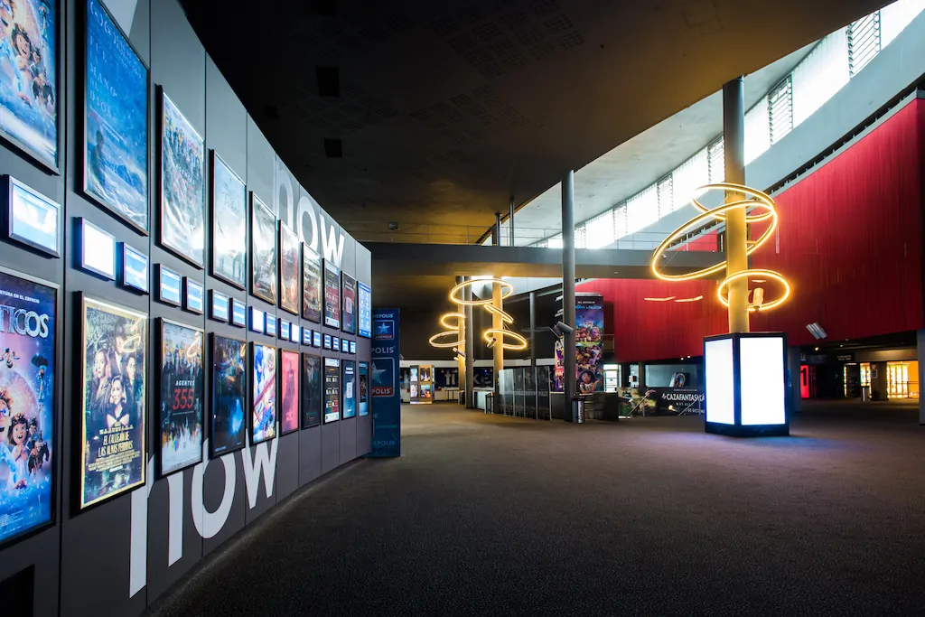 Kinepolis en Madrid: 1 Palacio del Cine Moderno 2 Wine Gogh