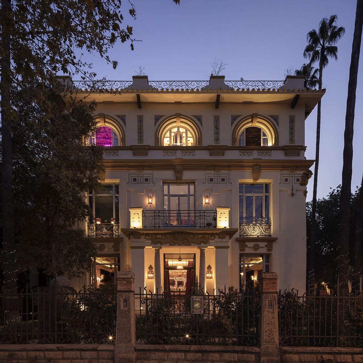 Casa Ozama: 1 Refugio Gastronómico en el Corazón de Sevilla 3 Wine Gogh