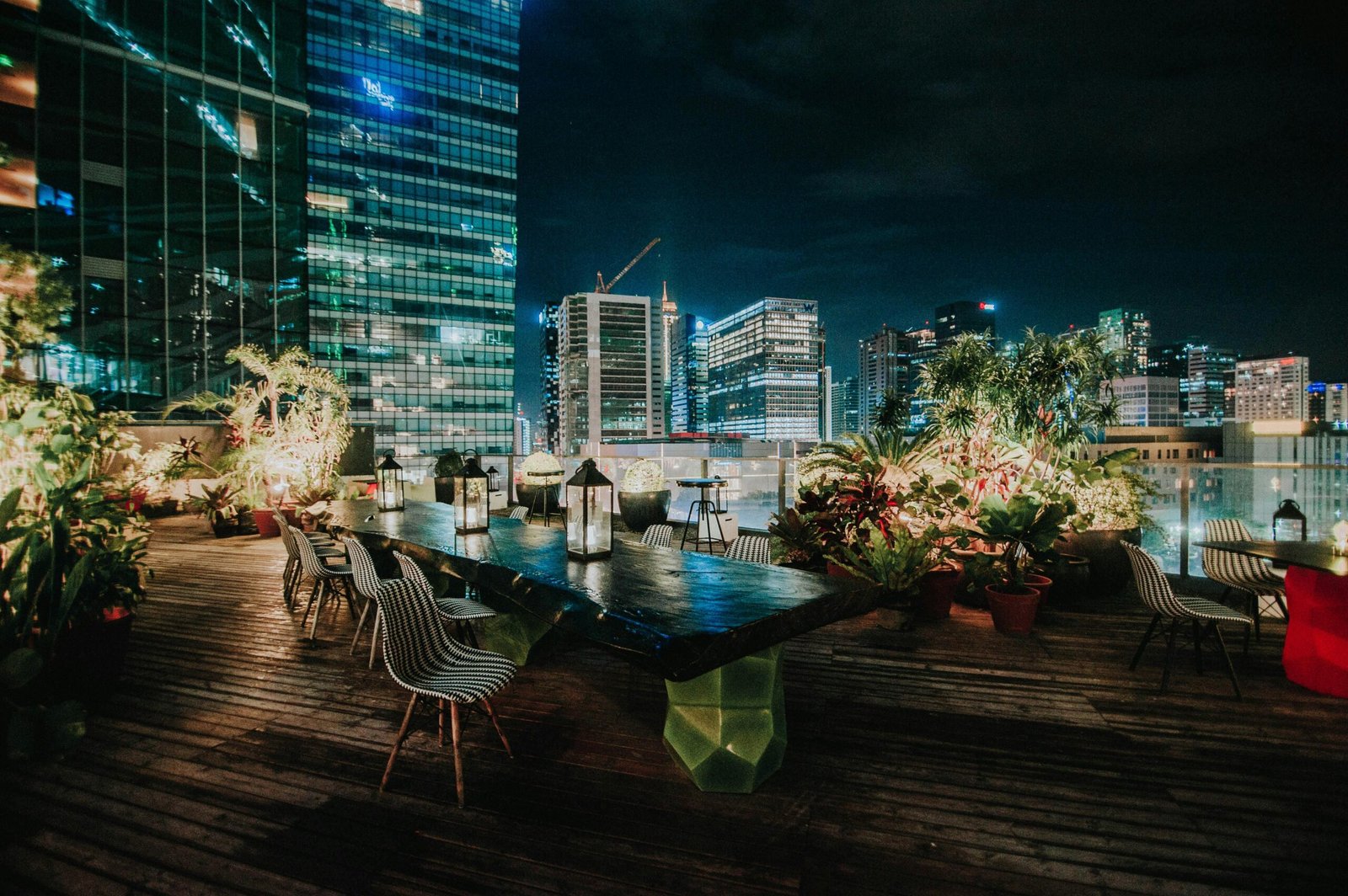 Rooftop Sevilla; Descubre Top 5 Azoteas Esenciales y Embárcate en un Viaje Artístico Con Wine Gogh 5 Wine Gogh