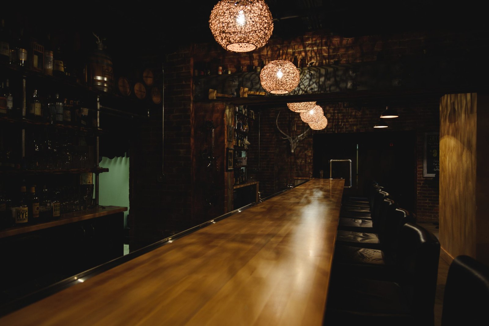 Bares Madrid; Descubre la Vibrante Escena Nocturna de Madrid Top 5 Bares Imprescindibles para tu Visita 5 Wine Gogh
