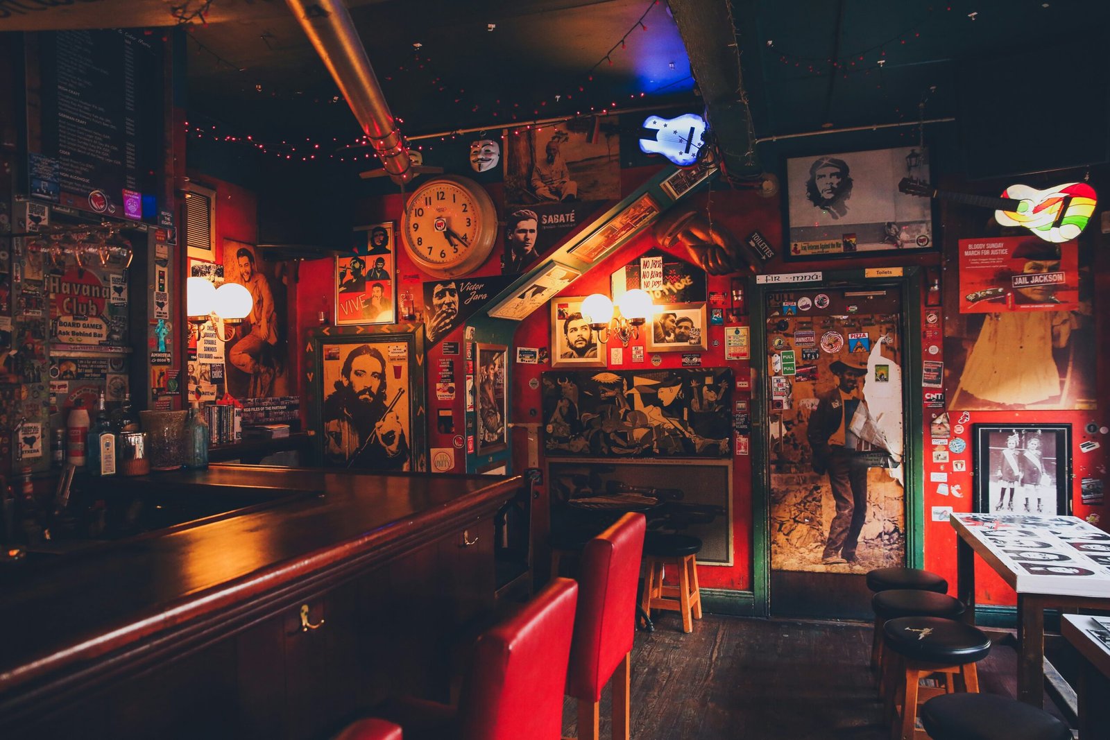 Bares Madrid; Descubre la Vibrante Escena Nocturna de Madrid Top 5 Bares Imprescindibles para tu Visita 1 Bares Madrid