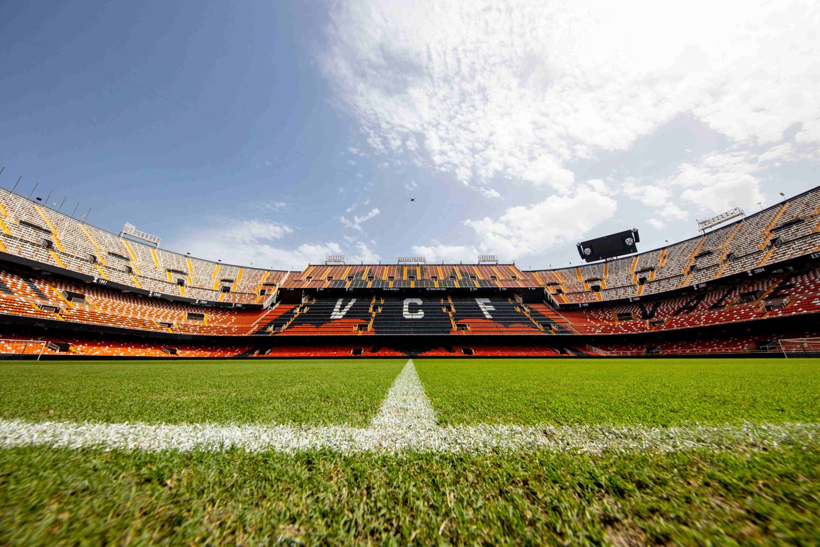 Mestalla: 1 Emblemático Estadio de Valencia 2 Wine Gogh