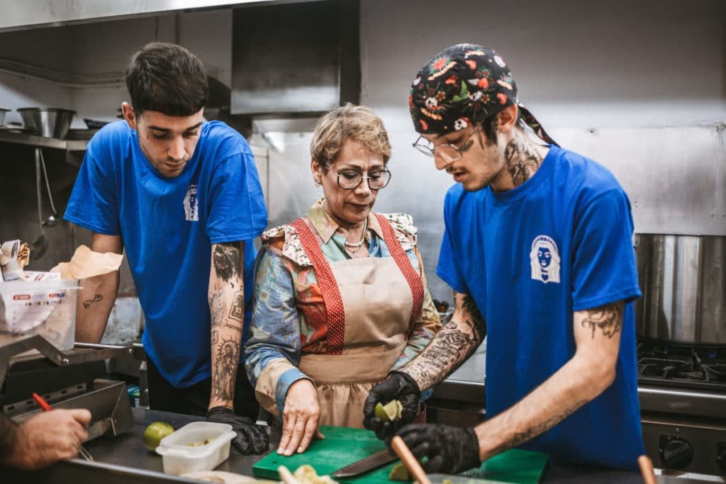Mami Tacos en Madrid: 1 Pedacito de México en el Corazón de España 2 Wine Gogh