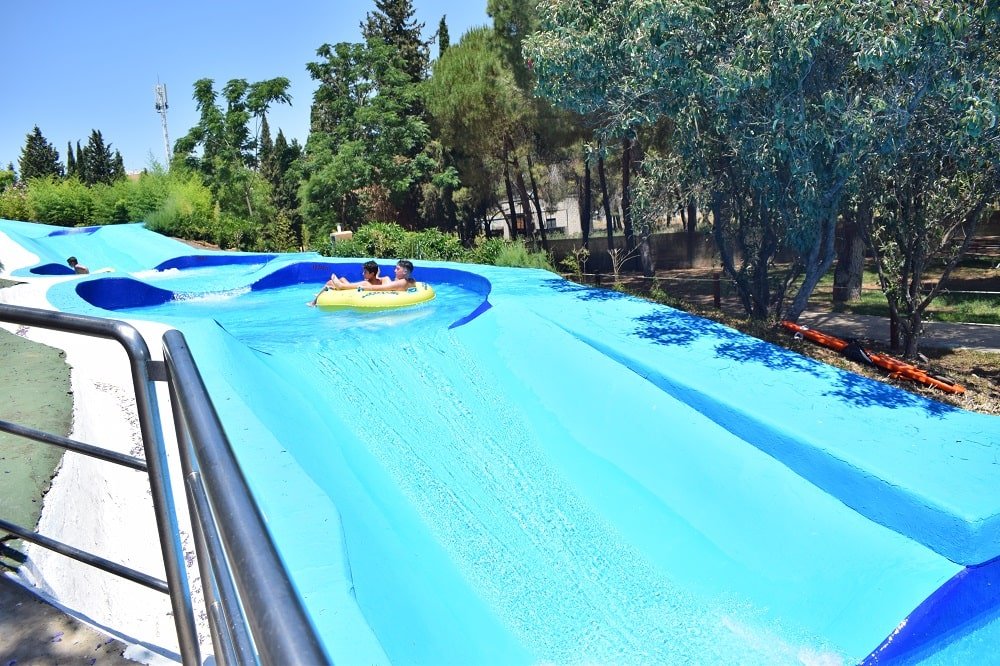 Guadalpark de Sevilla: 1 Oasis de Diversión y Aventura 2 Wine Gogh