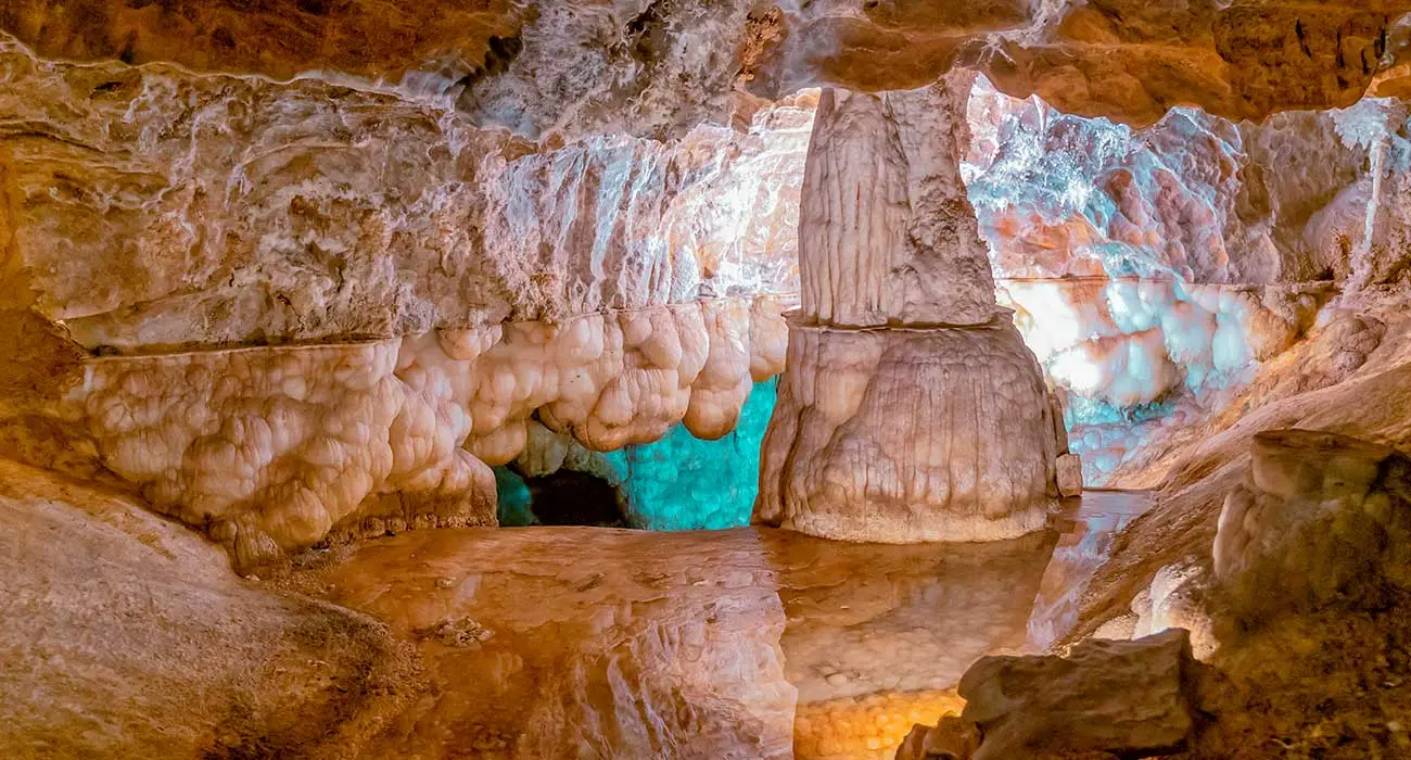Gruta de las Maravillas de Sevilla: 1 Viaje a las Entrañas de la Tierra 3 Wine Gogh
