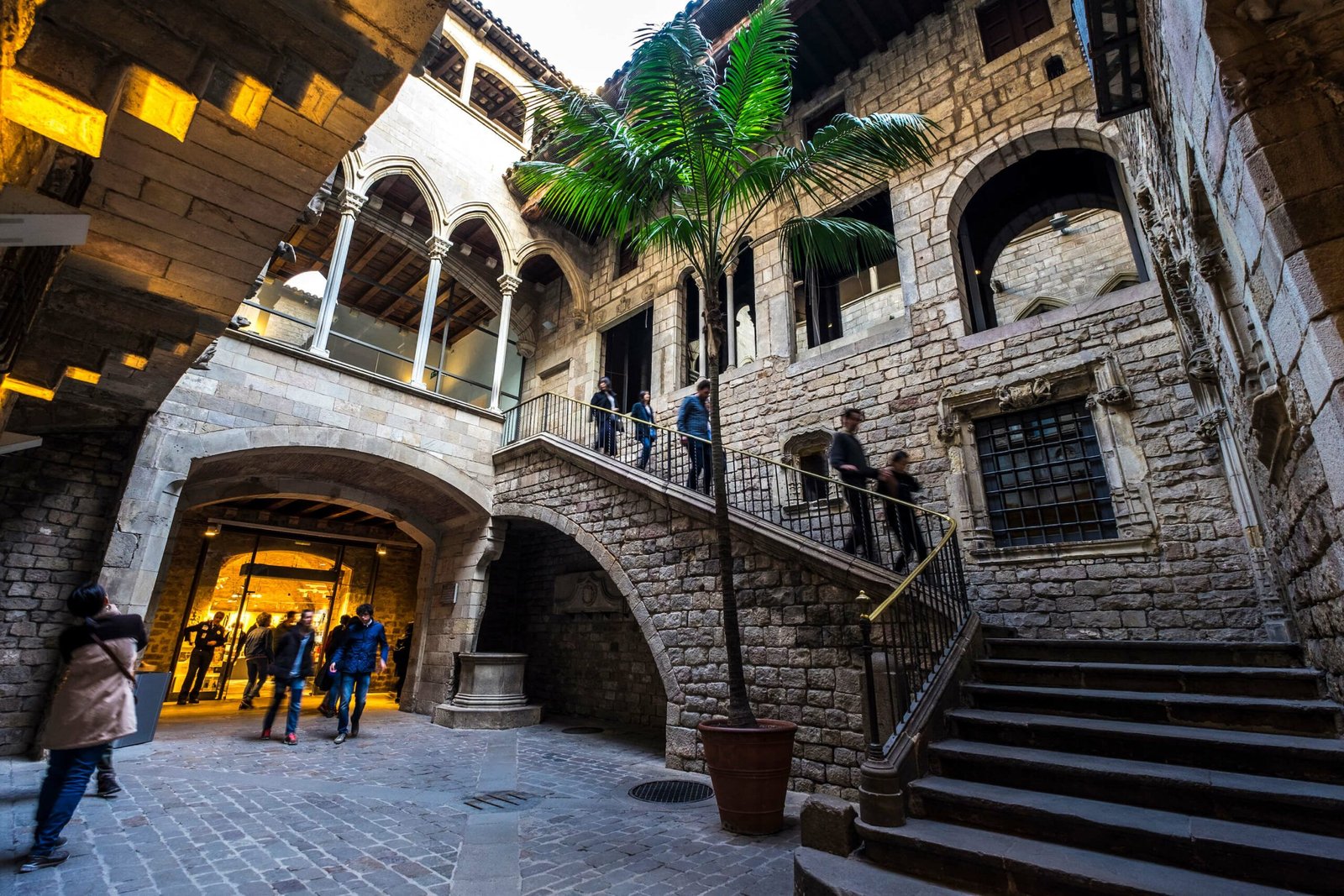 7 Planes Para Pasar Tiempo en Barcelona 3 Wine Gogh