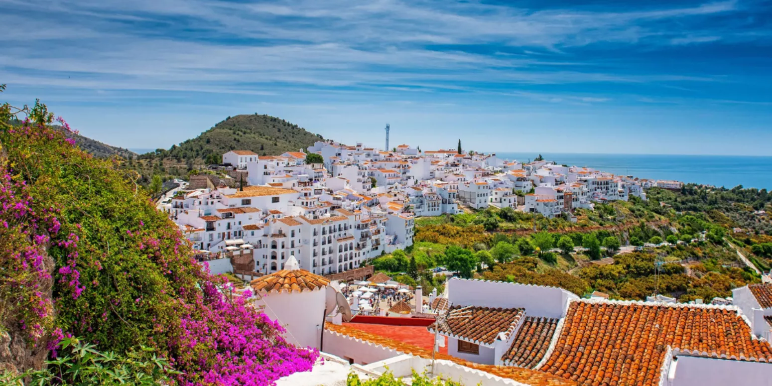 Frigiliana: 1 Encanto en el Corazón de Andalucía 4 Wine Gogh