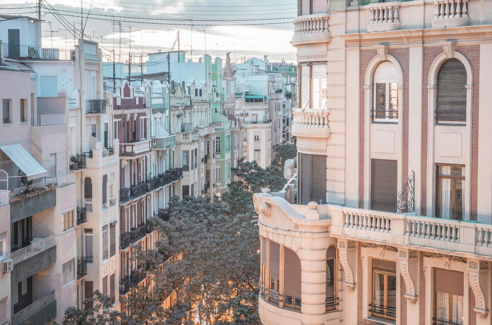 Planes Nocturnos en Valencia: Una Experiencia Sensorial desde Wine Gogh hasta los Rincones Más Emblemáticos Top 7 2 Wine Gogh