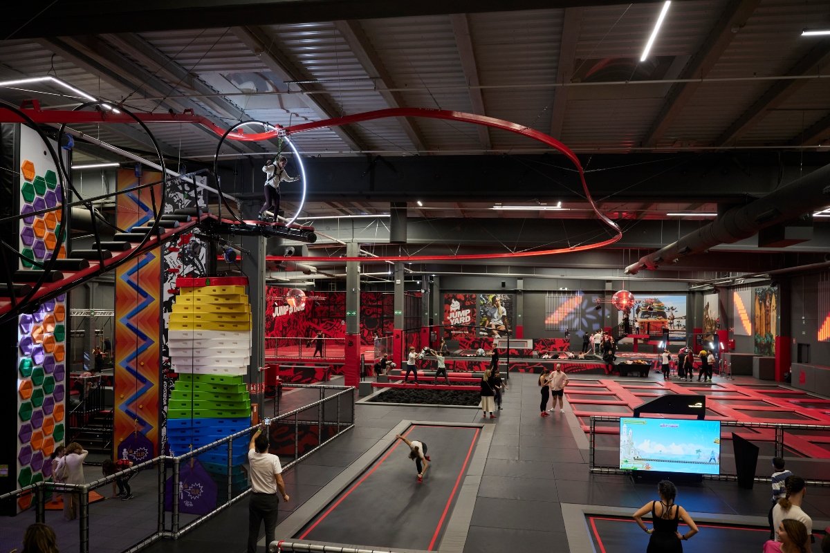 Jumpyard Sevilla: 1 Parque de Trampolines de Clase Mundial 2 Wine Gogh