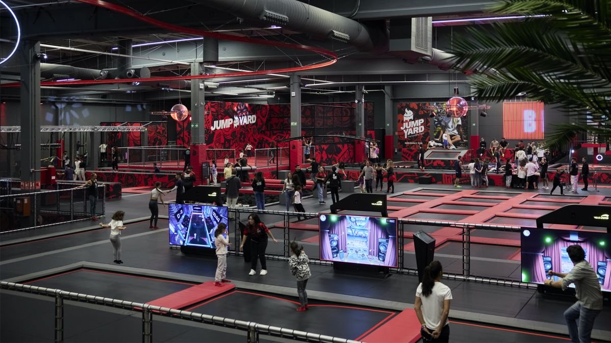 Jumpyard Sevilla: 1 Parque de Trampolines de Clase Mundial 3 Wine Gogh