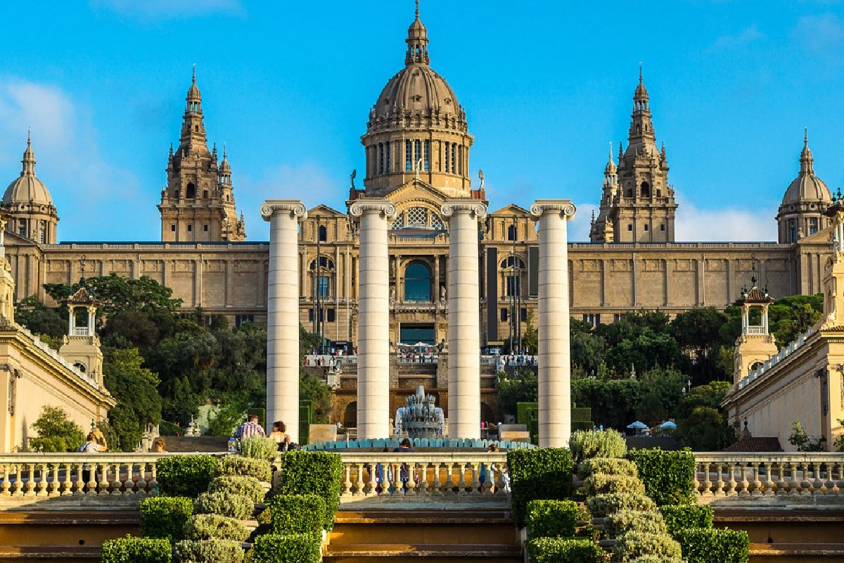 Qué Visitar en Barcelona: 10 lugares imperdibles 3 Wine Gogh