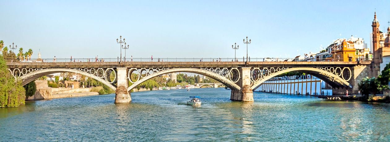 Triana en 2 Fases: Del Puente de Triana a Wine Gogh 3 Wine Gogh