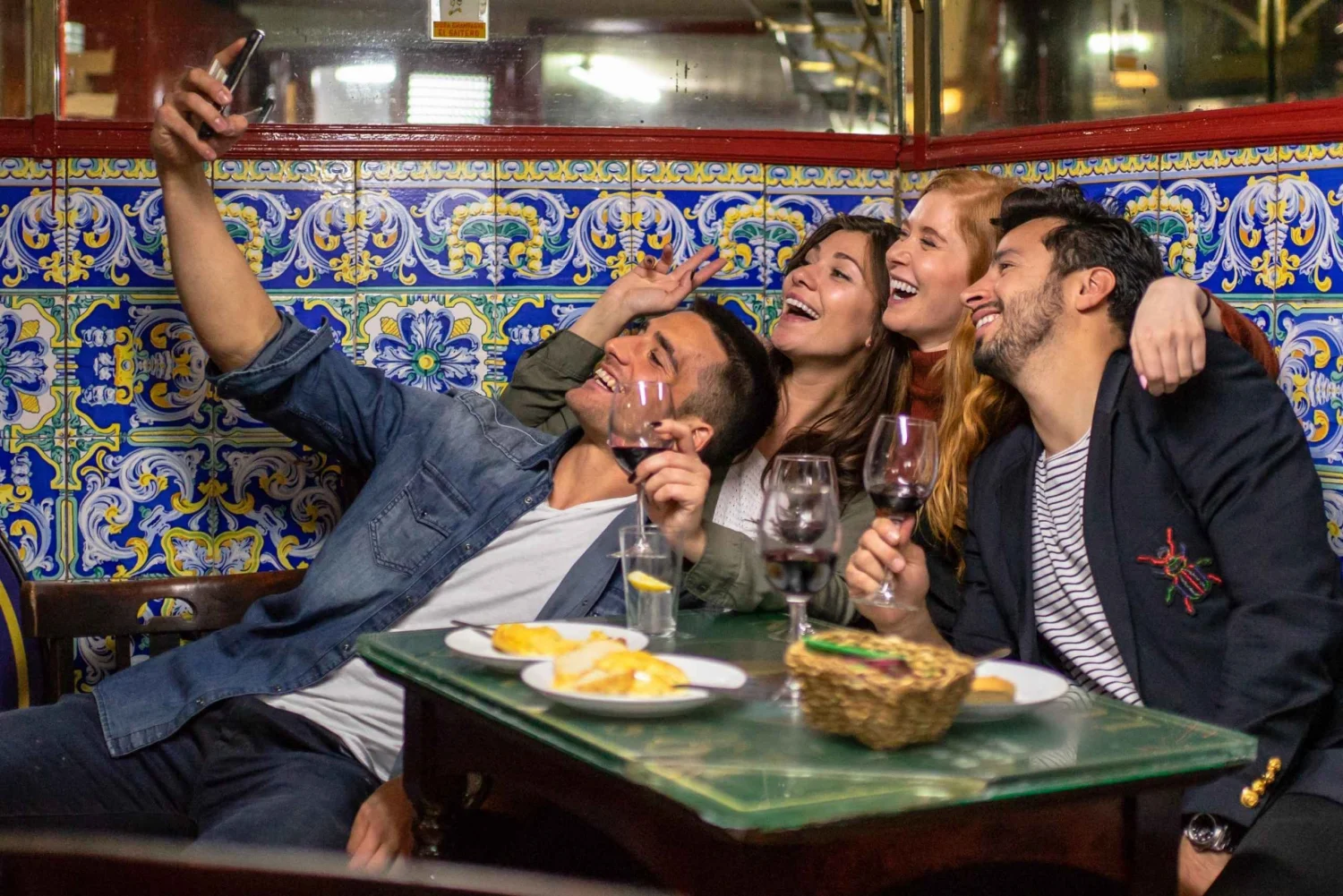 Amigos Sevilla: 5 Planes para Hacer 3 Wine Gogh