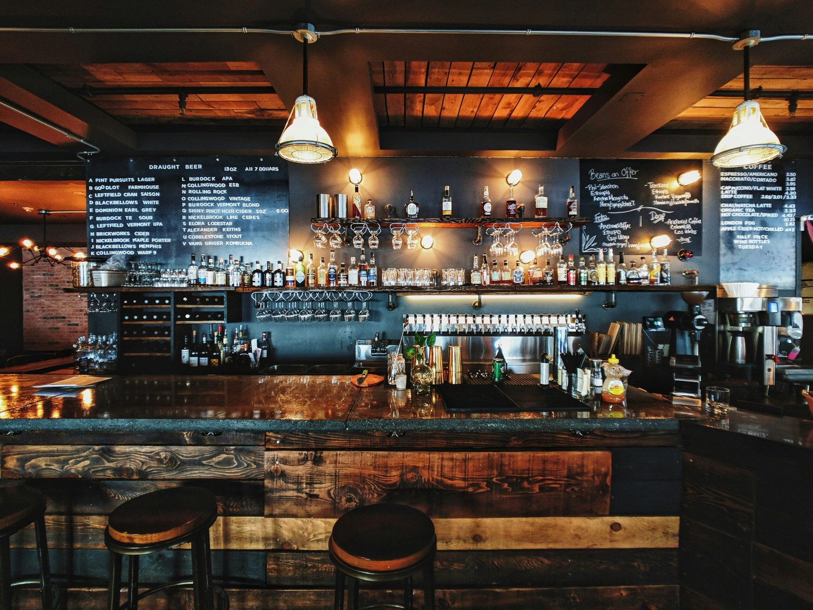 Bar Cerca de Mí Malaga; Descubre los 5 Mejores Bares en Málaga para una Experiencia Inolvidable con Wine Gogh 1 Bar Cerca de Mí Malaga