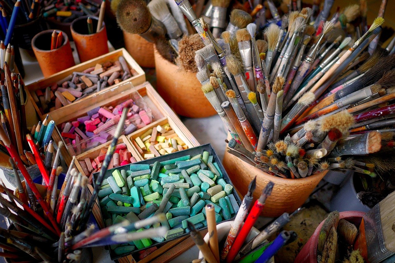 Aprende a pintar en Valencia; 5 Experiencias Únicas para Aprender a Pintar en Valencia 5 brushes 2927793 1280