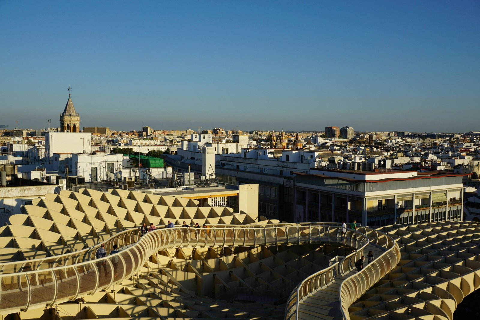 El Arte en Sevilla: 1 Viaje a través de la Historia y la Cultura 3 Wine Gogh