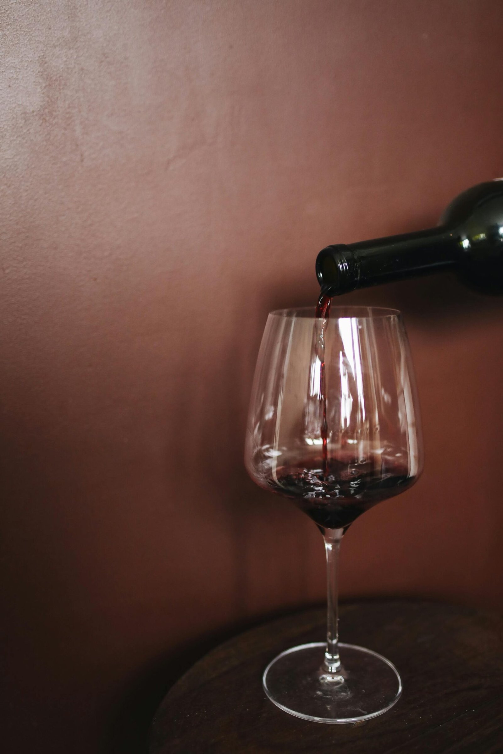 Donde disfrutar un vino en Malaga: 4 Lugares Excepcionales para Disfrutar del Vino en Málaga 1 Disfrutar malaga