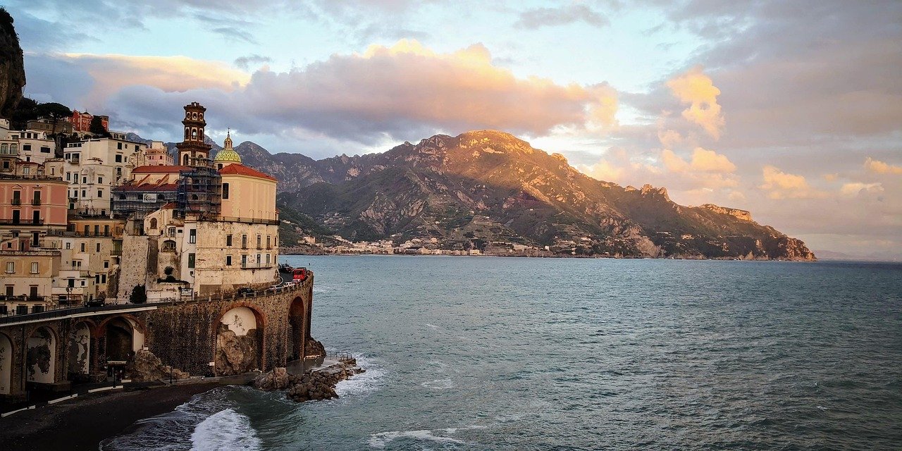 Escapadas en Barcelona; 5 Escapadas Increíbles desde Barcelona para Desconectar y Sorprenderte 2 the amalfi coast 5126102 1280