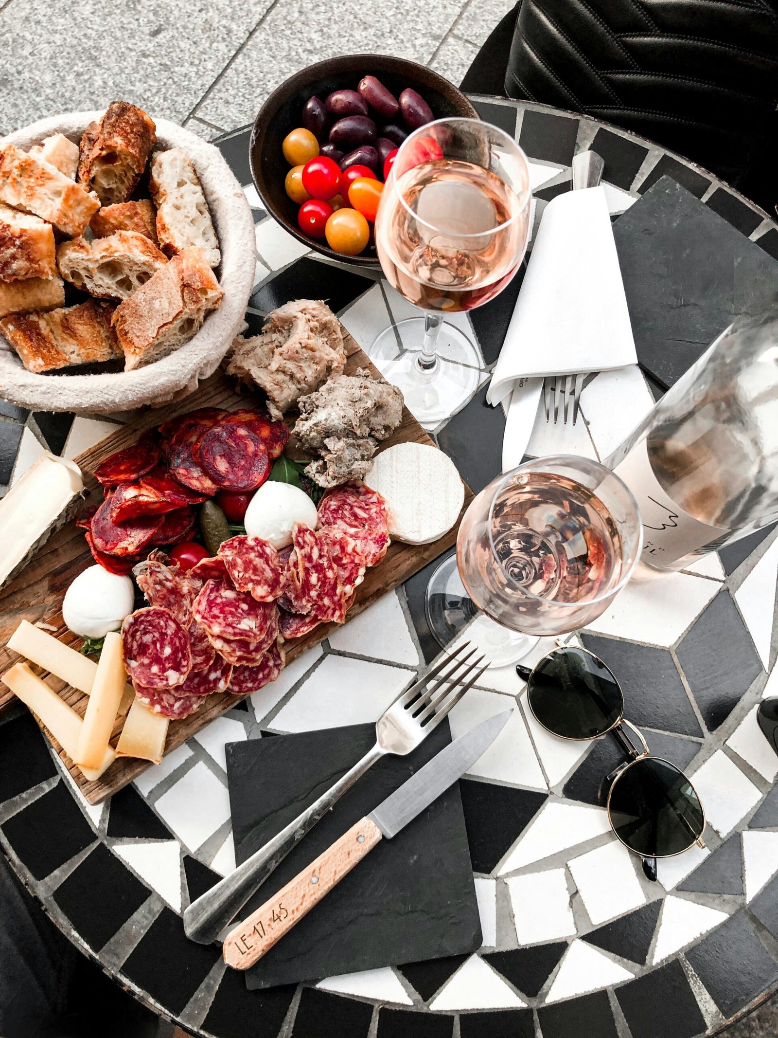 Tapas Restaurant Sevilla: 5 Lugares Increíbles para Disfrutar Tapas y Experiencias Únicas en Sevilla 3 Winegogh