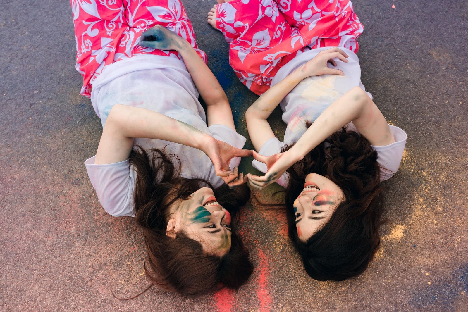Amigas en Sevilla: 1 Guía Completa para Disfrutar y Fortalecer la Amistad en la Ciudad Hispalense 2 Wine Gogh